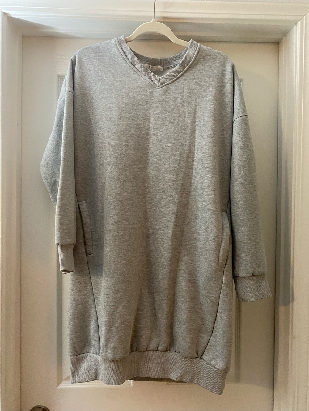 Haute Edition. Women’s Long Sleeve. Sweatshirt Dress. Medium. Pockets.